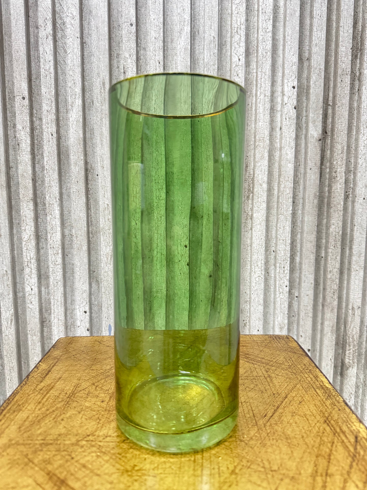 Florero huincha dorada verde