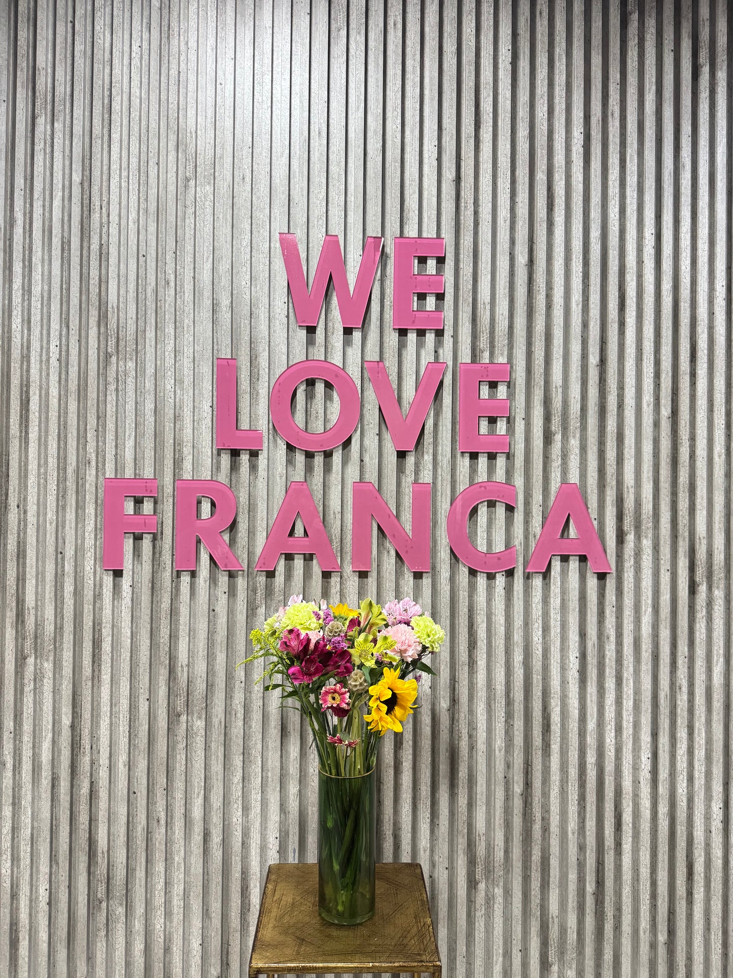 Florero huincha dorada verde