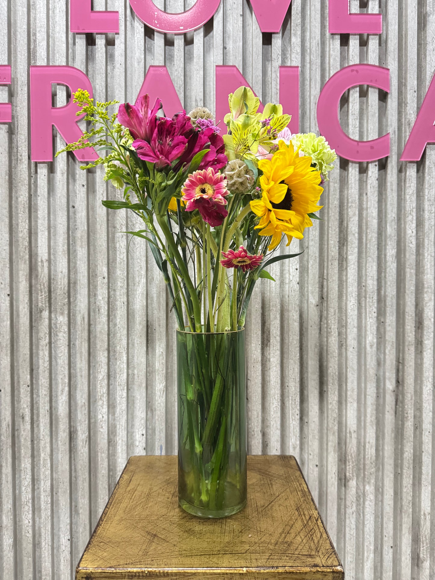 Florero huincha dorada verde